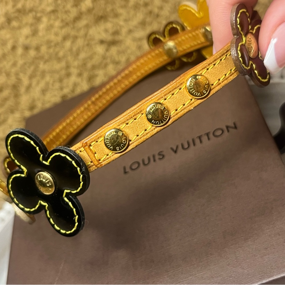Louis Vuitton Patent Fleur Flower
Double Wrap Vachetta Bracelet - Picture 2 of 11